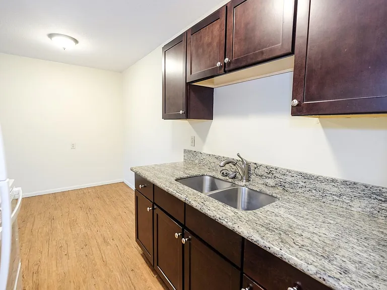 Cedar Avenue Apartments — Photo 30