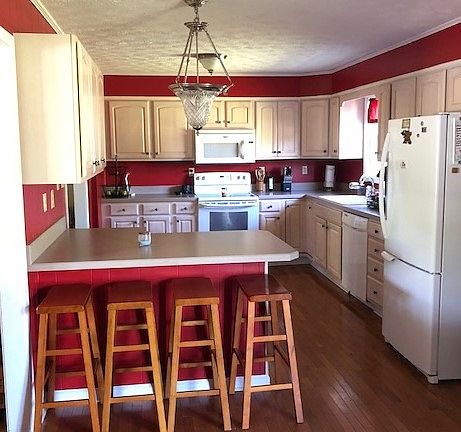 5th image of 385 Marsha Dr