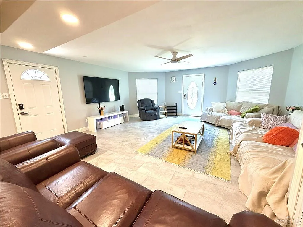 4 bed, 3.0 bath, 3030 sqft, $2,250 — Photo 4