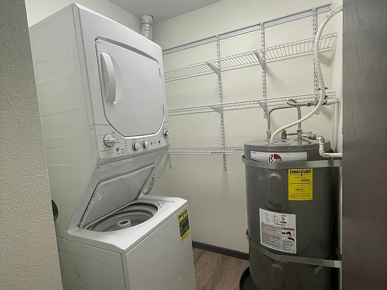 6040 Cali - Spacious 1 & 2 Units | Washer/Dryer | Private Balcony | Lots on Natural Light — Photo 28