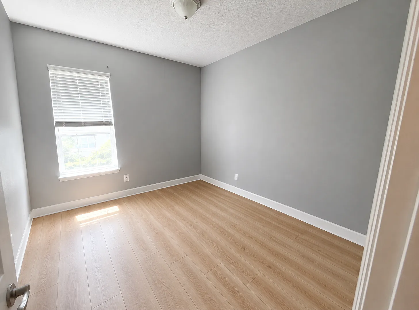 4 bed, 3.5 bath, 2142 sqft, $2,599 — Photo 3