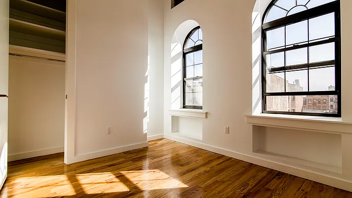 Rented by Nooklyn NYC LLC | media 18