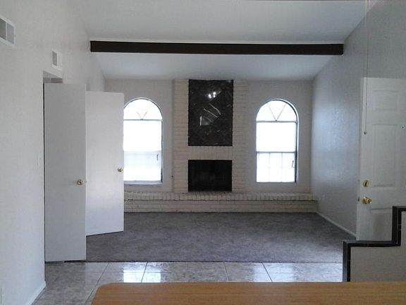 Open kitchen/living room