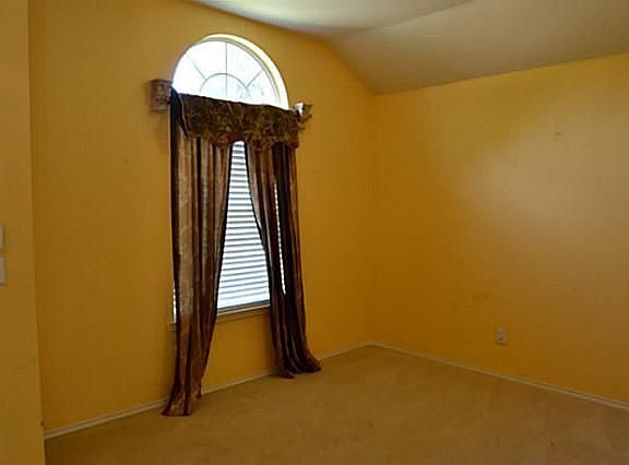 3rd image of 4909 Auburn Dr