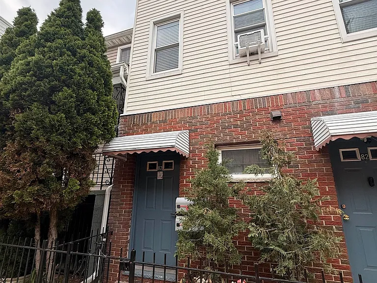 82 Vroom St #A — Photo 11