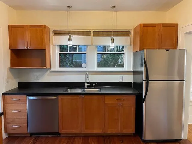 2741 Burlington Ave N — Photo 15
