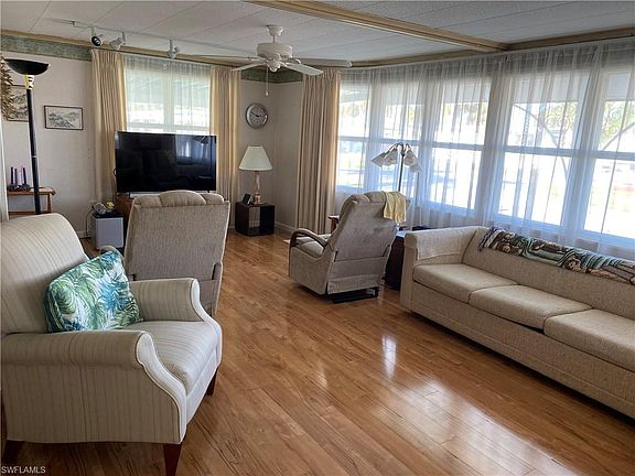 5th image of 210 Village Ln