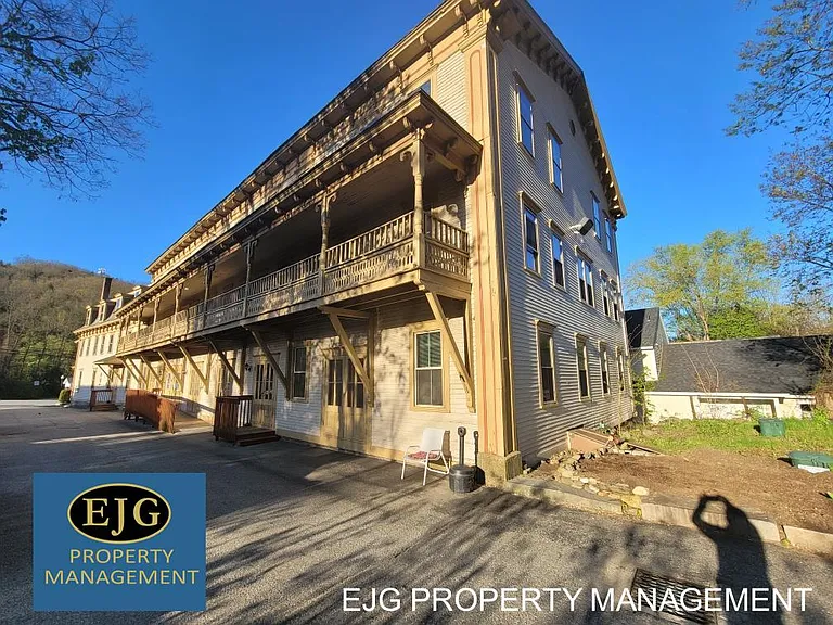 14 Main St #10 — Photo 16