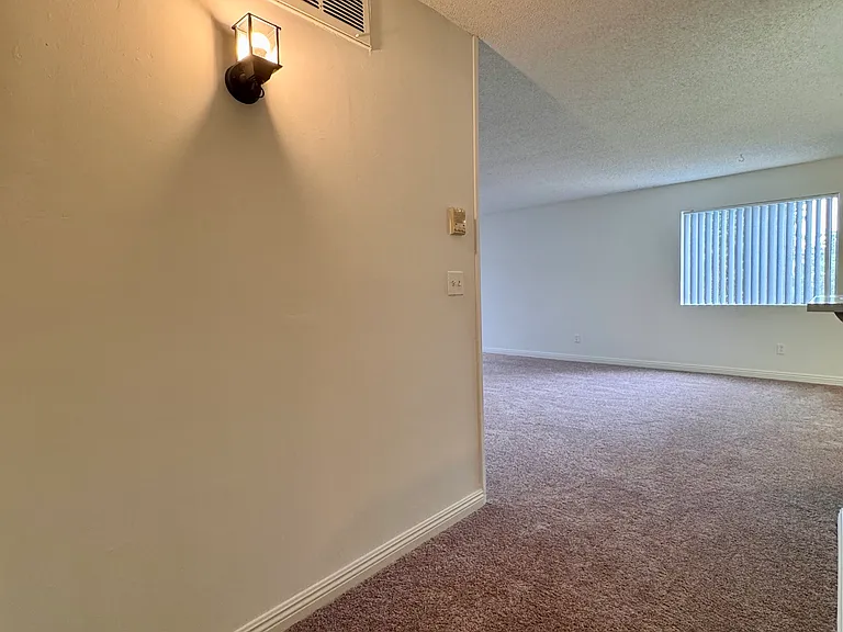 4901 Whitsett Ave #203 — Photo 12