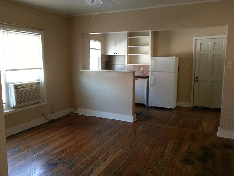 105 E 21st St #11 — Photo 7
