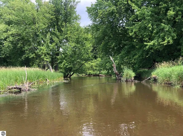 9382 River Rd, Manistee, MI 49660