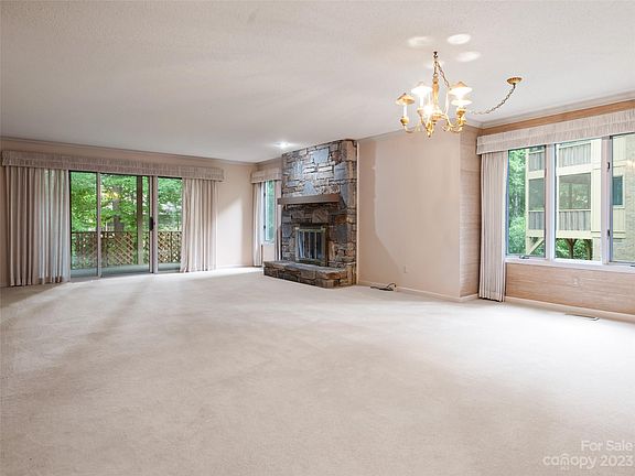 5th image of 206 Live Oak Ln