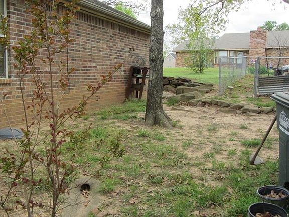 5th image of 702 W 11th Ave