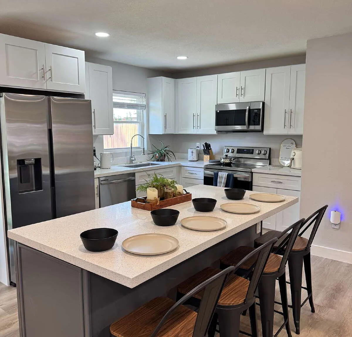 1 bed, 1.0 bath, $900 — Photo 2