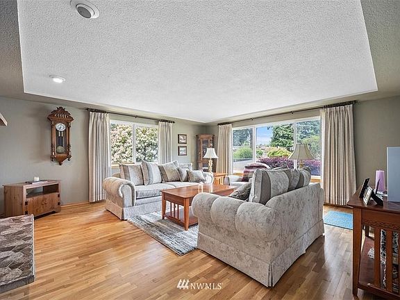 4th image of 13602 10th Ave E