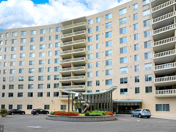 2nd image of 191 Presidential Blvd Unit R219