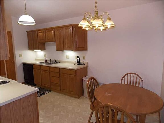 5th image of 102 Richland Ave APT 2