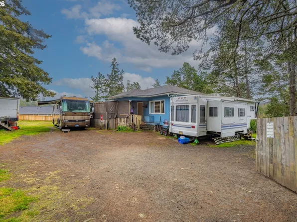 1589 Seagate Ave, Coos Bay, OR 97420