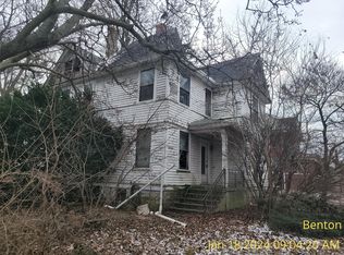 410 N Main St, Benton, IL 62812