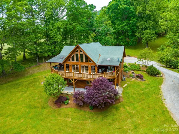 16 N Foothills Dr, Mills River, NC 28759
