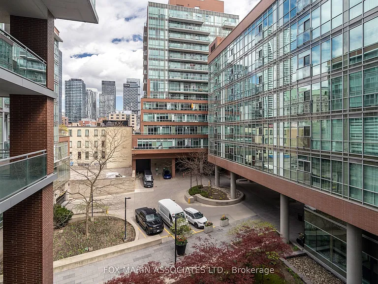 112 George St S #S403 — Photo 23