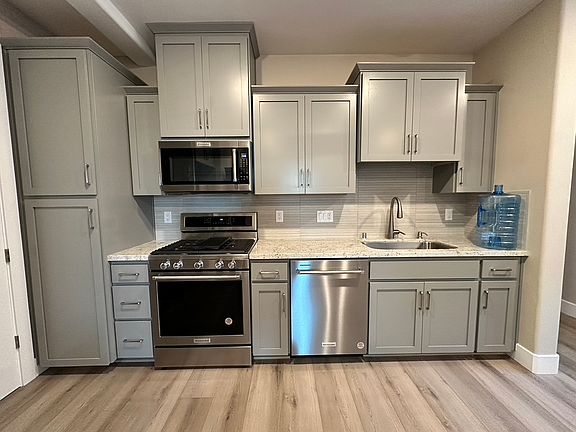 5th image of 3040 Shasta Daisy Cir #B