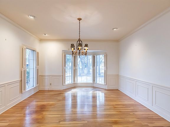 3rd image of 1142 Sylvan Dr