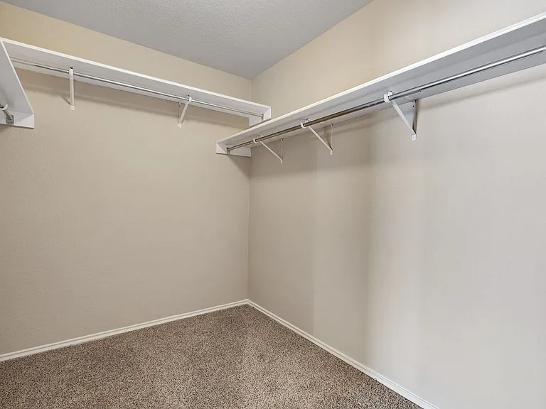 10331 Manor Crk — Photo 21