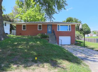 22 Swan Rd, Council Bluffs, IA 51503
