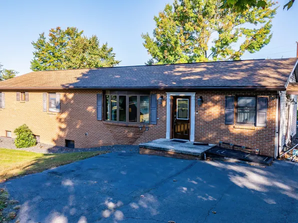127 Laurel Ln, Mount Carmel, PA 17851