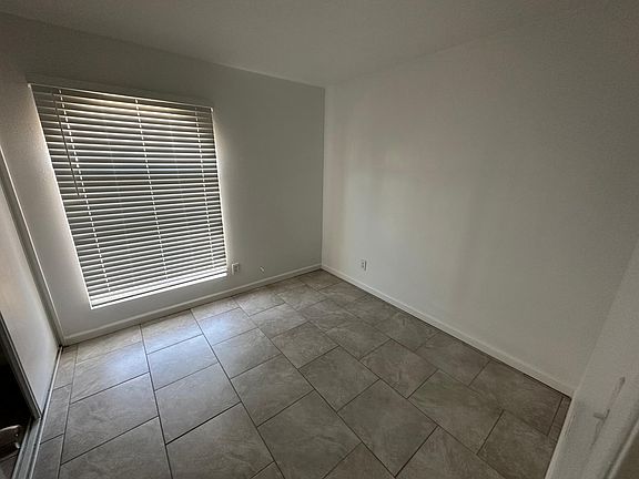 3rd image of 3201 W Loma Ln Unit 1