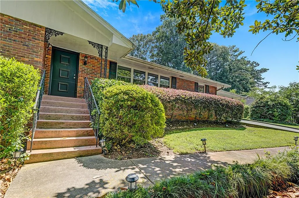 3 bed, 2.0 bath, 1886 sqft, $3,800 — Photo 4