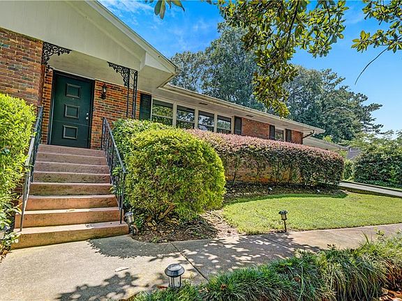 4th image of 2127 Desmond Dr