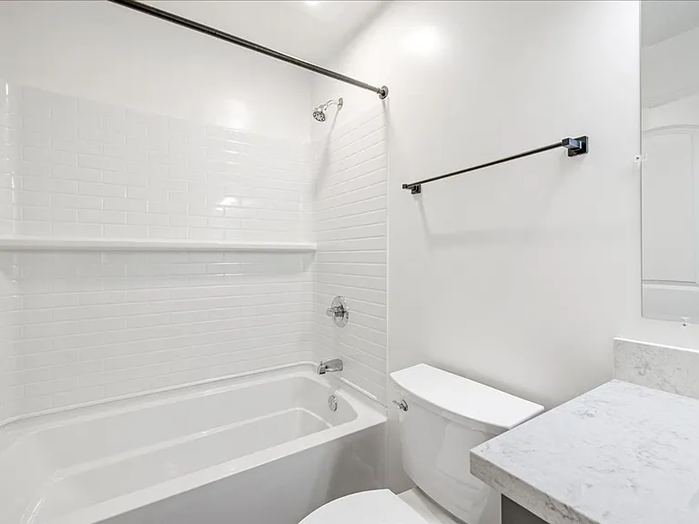 Plaza Apartments — Photo 28