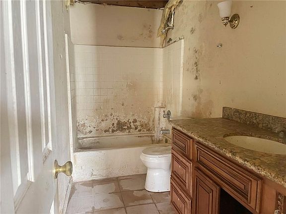 3rd image of 2229 Delta Queen Dr