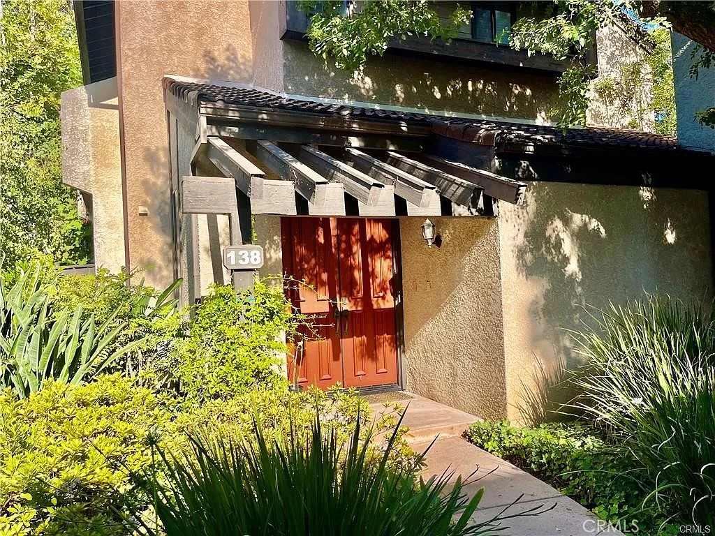21821 Burbank Blvd — Photo 2