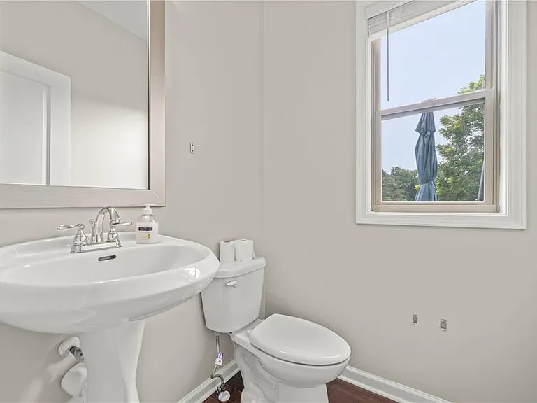 4940 Breezewood Cir — Photo 17