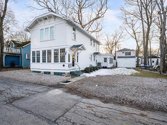 4th image of 228 Laurel Ave