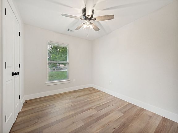 4th image of 204 Normal St