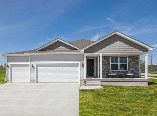 5131 168th St, Urbandale, IA 50322