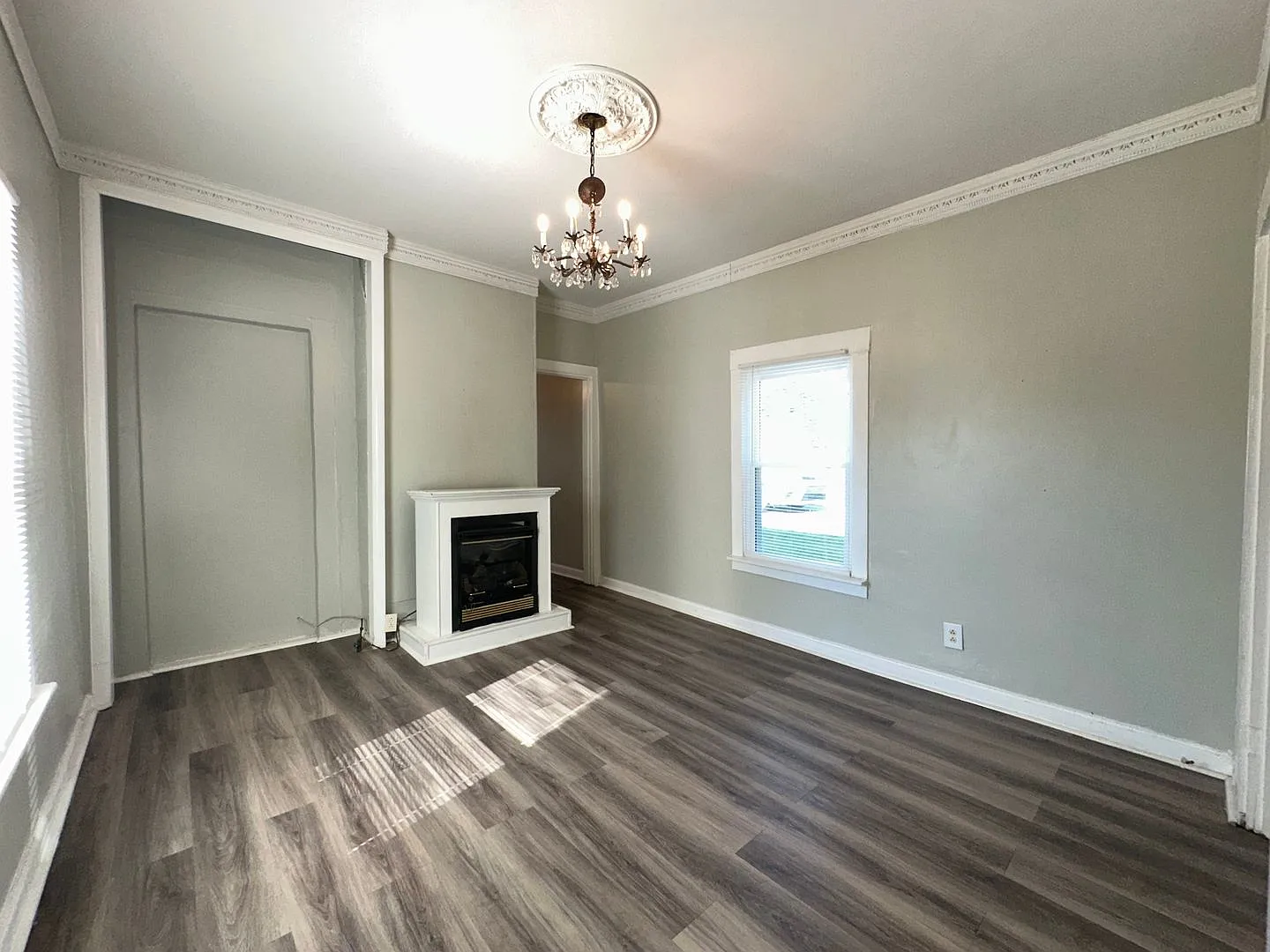 Coming Soon! Cozy One Bedroom House Near Downtown Lexington! Off-Street Parking — Photo 3