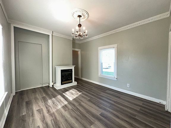3rd image of 907 Charles Ave