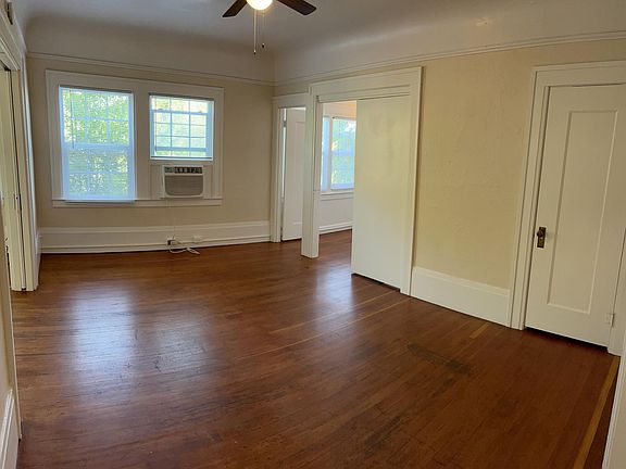 3rd image of 826 17th St #15