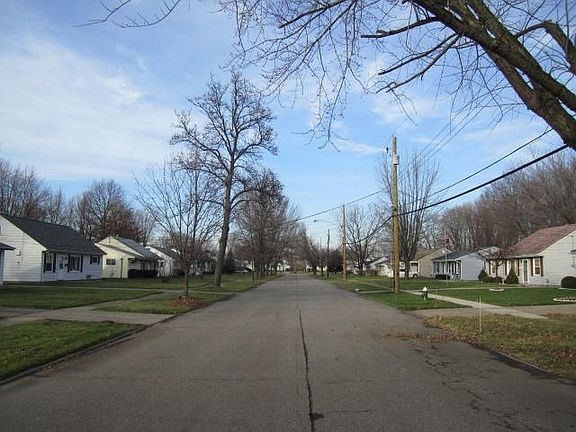 2nd image of 328 White Oak Dr