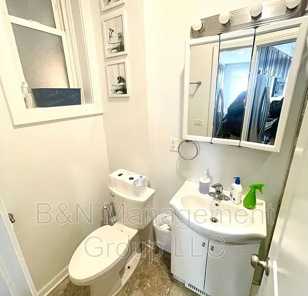 2337 N Janssen Ave #1R — Photo 3