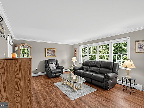 5th image of 462 Cynthia Ave