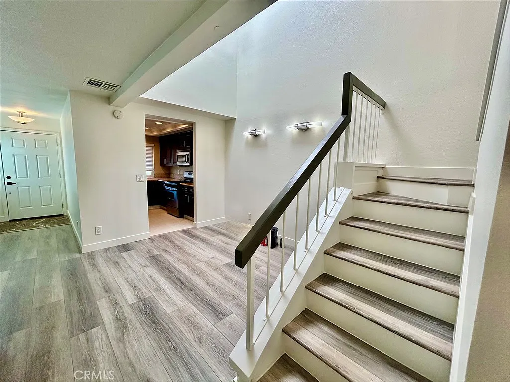 3 bed, 2.5 bath, 1397 sqft, $3,400 — Photo 4