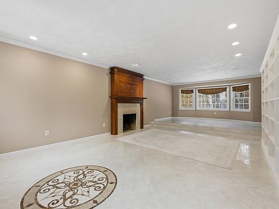 4th image of 33 Whichita Rd