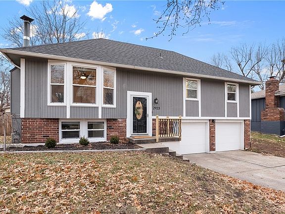 3rd image of 2923 Sweet Briar Dr