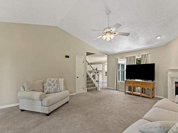 4th image of 3912 Pebble Creek Ln